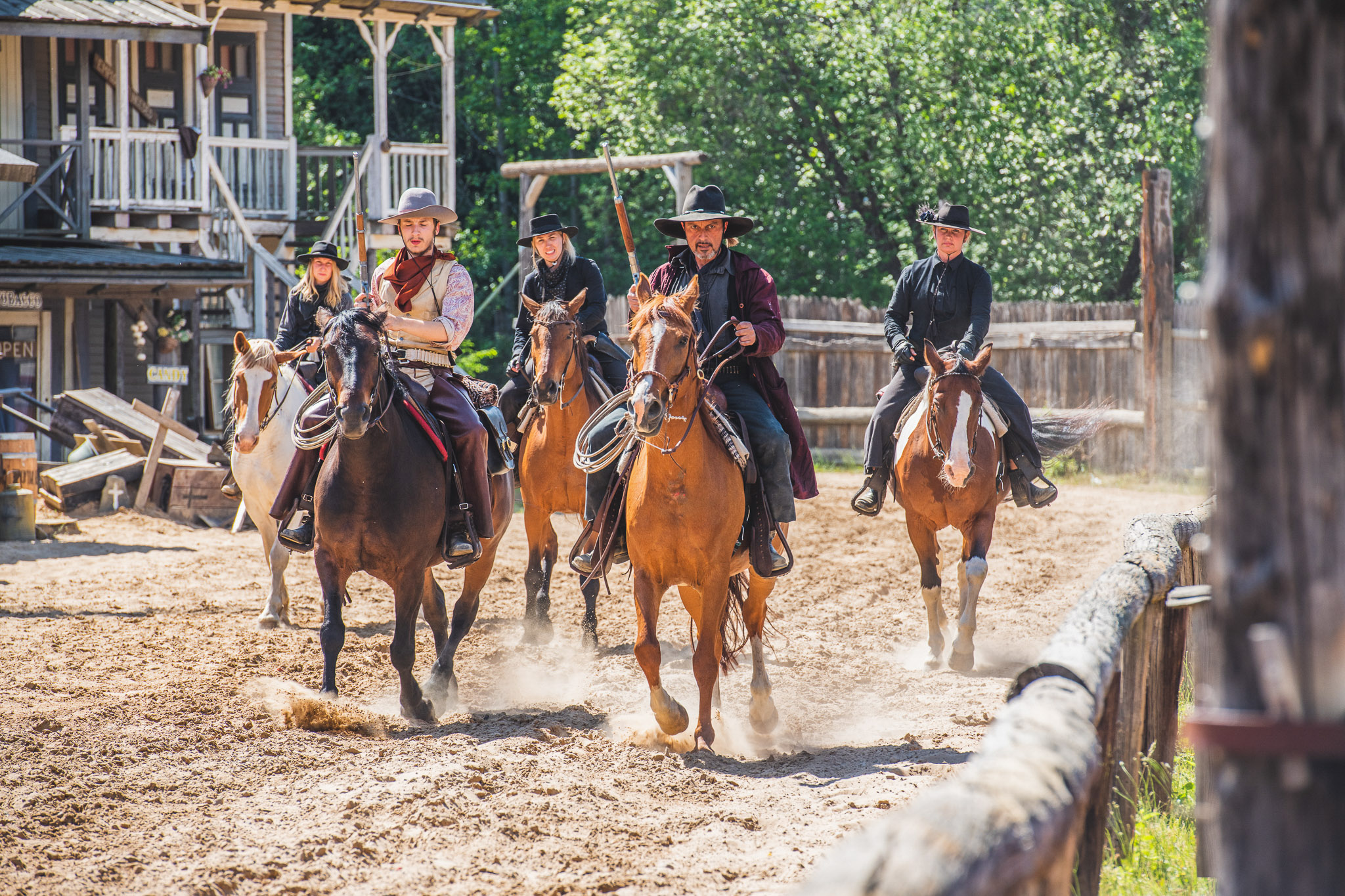 high-chaparral-konferens-aktivitet-bussöverfallet
